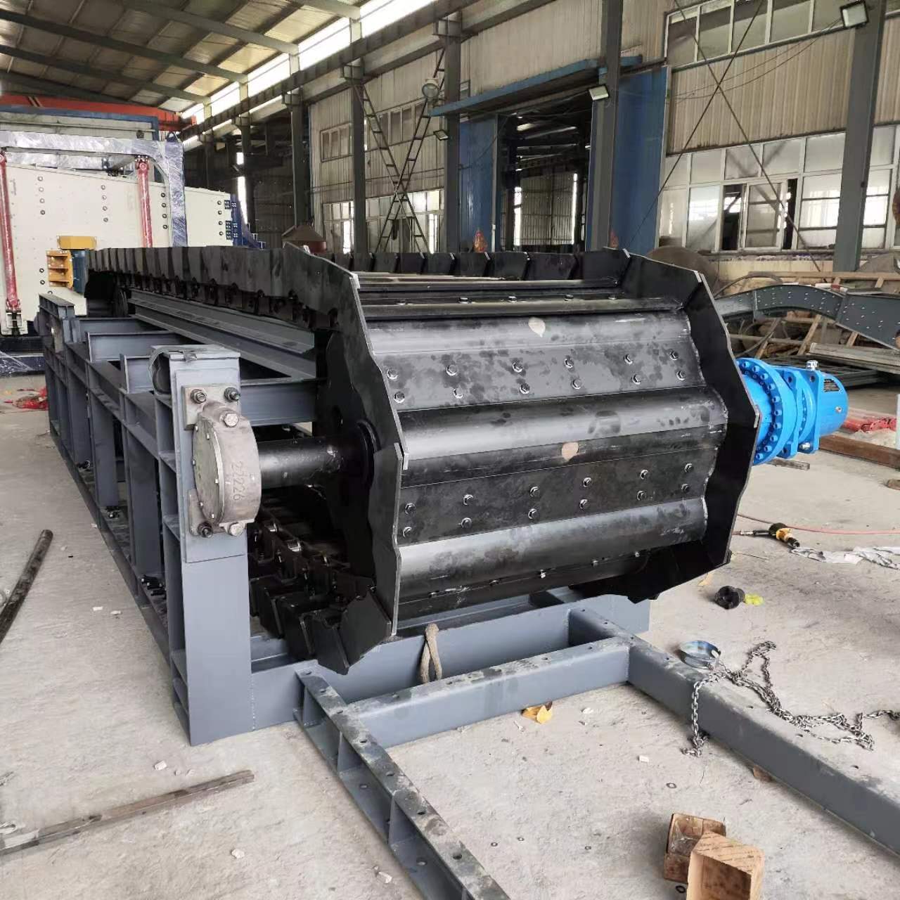 鱗板輸送機 喂料機鏈條更換后跑偏怎么調(diào)